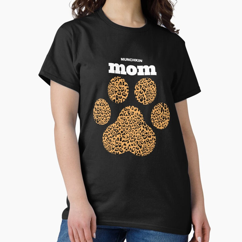 Haute Leopard Munchkin Mom Cat Paw With Rich Leopard Print Classic T-Shirt