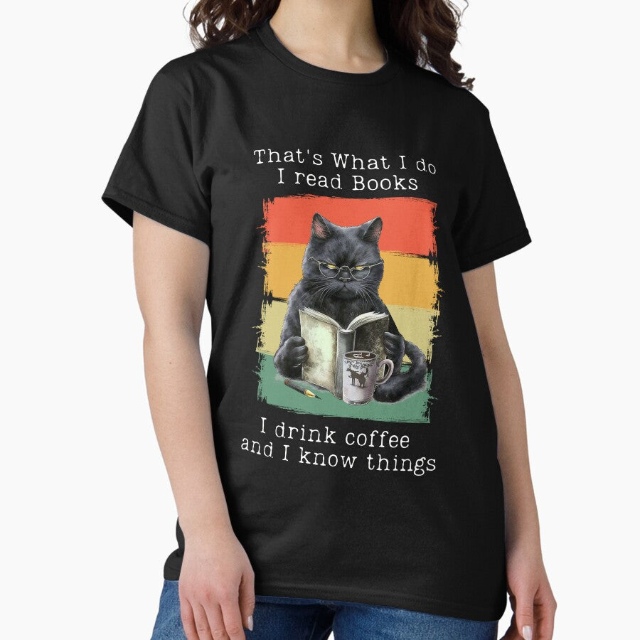 Funny Cat And Books T-shirt Classic T-Shirt
