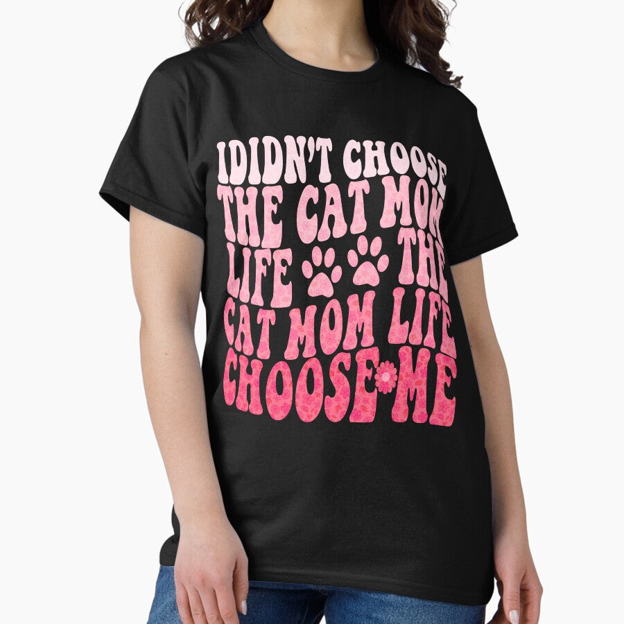 I didnt choose the cat mom life fuuny the cat mom life chosse me Classic T-Shirt