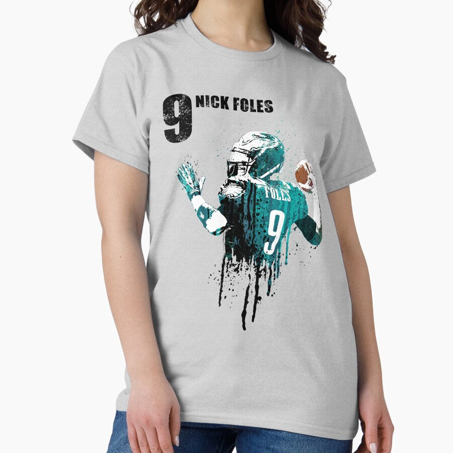 AMERICAN FOOTBALL PLAYER #Eagles #on green Classic T-Shirt
