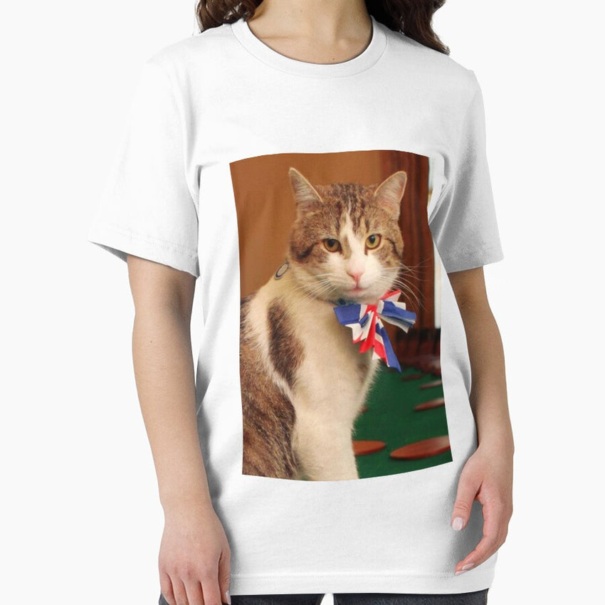 Aesthetic Larry The Cat Essential T Shirt