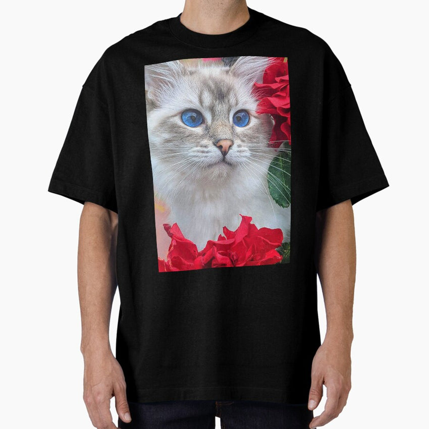 Saoirse the ragdoll kitten Oversized T-Shirt
