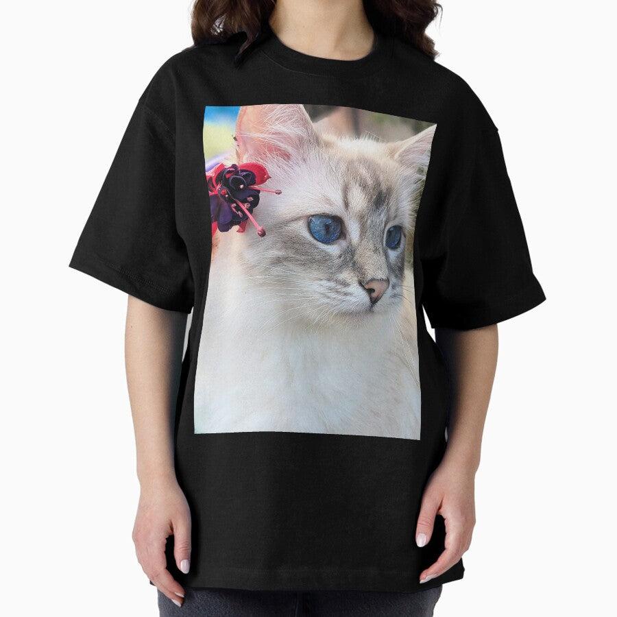 Saoirse the lynx ragdoll Oversized T-Shirt