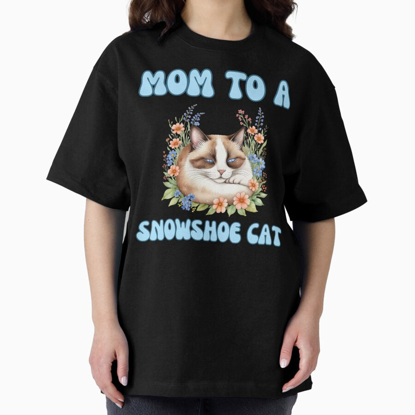 Mom to a Snowshoe cat Oversized T-Shirt