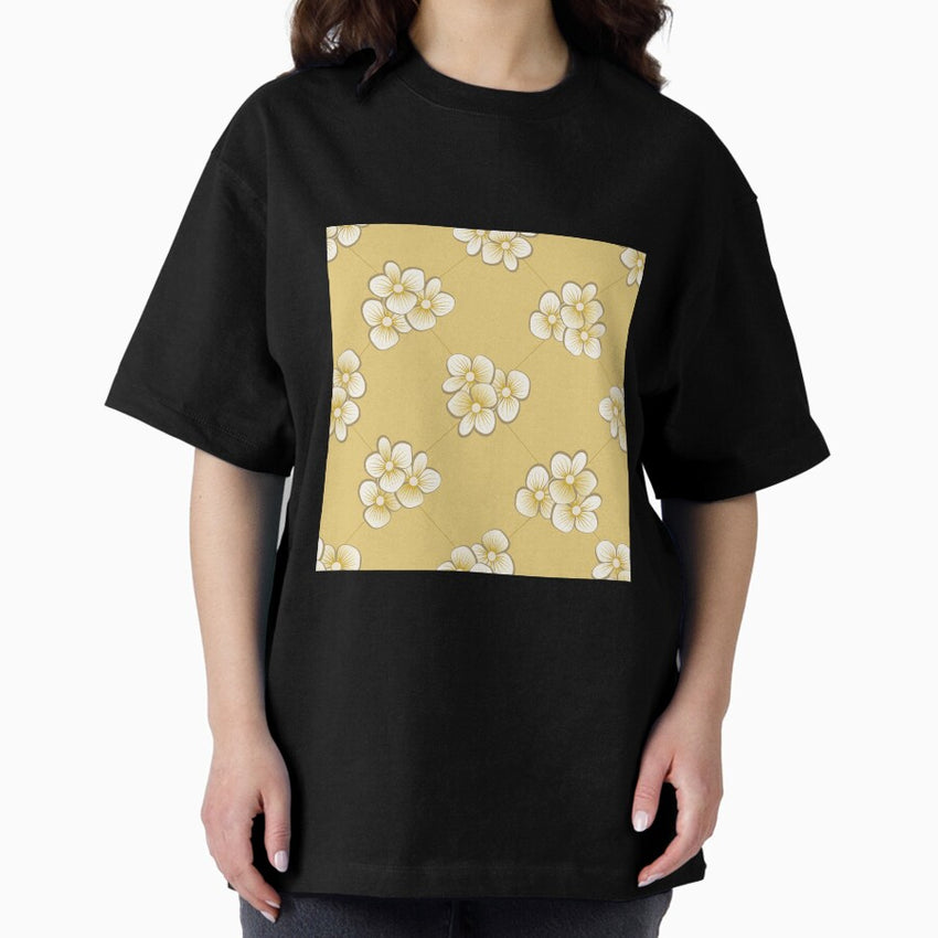 Gold flowers ar deco pattern Oversized T-Shirt