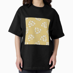 Gold flowers ar deco pattern Oversized T-Shirt