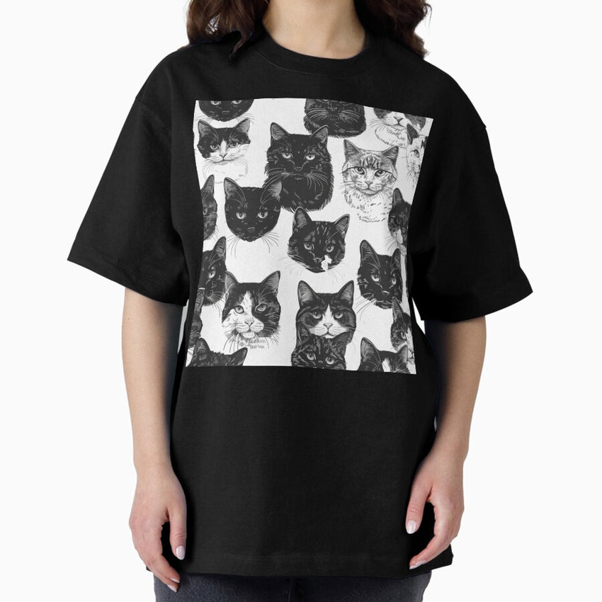 Adorable black and white cats faces pattern for cats lover Oversized T-Shirt