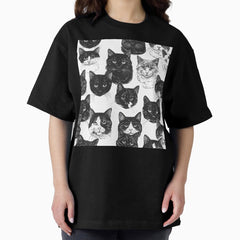 Adorable black and white cats faces pattern for cats lover Oversized T-Shirt